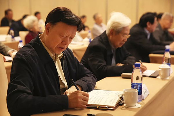 1523645118331676.jpg 600px-5-省级老干部认真学习2.jpg